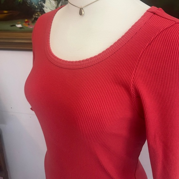 Sundance Ribbed Top Scalloped neck line/hem 100% cotton made in Portugal - Picture 3 of 6
